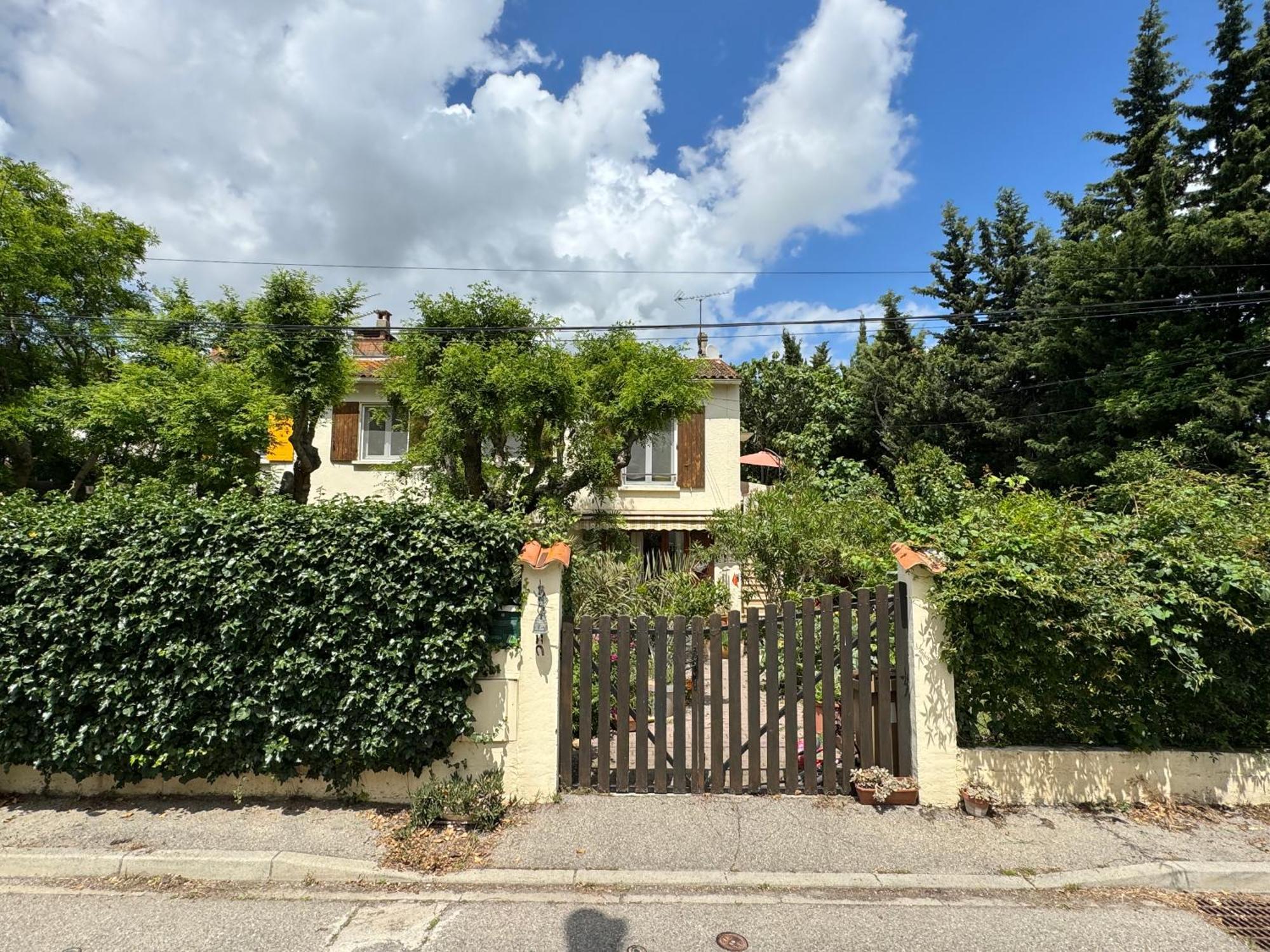 En Ville Avec Un Air De Campagne 阿爾勒 外观 照片